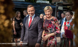 Dożynki w Spale z udziałem prezydenta Andrzeja Dudy. Na scenie Mazowsze i Feel (program, rozkład jazdy MZK i PKP) Dożynki w Spale z udziałem prezydenta Andrzeja Dudy. Na scenie Mazowsze i Feel (program, rozkład jazdy MZK i PKP)