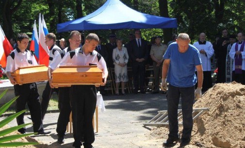 Uroczysty pogrzeb ekshumowanych żołnierzy radzieckich