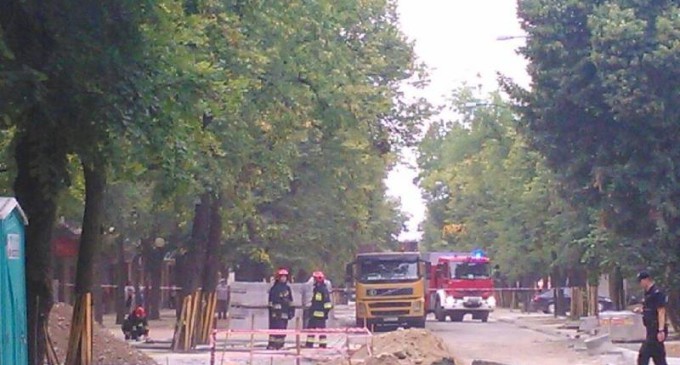 Koparka uszkodziła gazociąg na Żwirki i Wigury. Ewakuowano mieszkańców