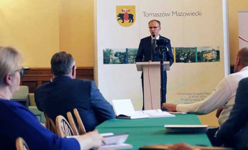 Szansa na ekspansję zagraniczną. Wiceminister Radosław Domagalski spotkał się z tomaszowskimi przedsiębiorcami