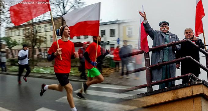 Dzień Niepodległości w Tomaszowie. Uroczystości z udziałem 25. Brygady i Bieg Niepodległości (FOTO)