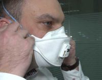 Maski chronią przed smogiem. Jak ich właściwie używać? (WIDEO)