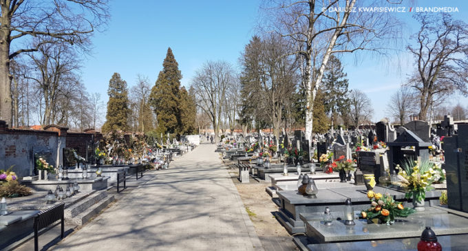 Cmentarz przy ul. Dąbrowskiej będzie czasowo zamknięty