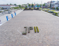 Setna rocznica urodzin Jana Pawła II. Wystawa i symboliczny napis w centrum miasta