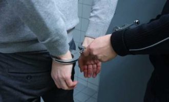 Pchnął nożem kolegę z którym pił alkohol Pchnął nożem kolegę z którym pił alkohol