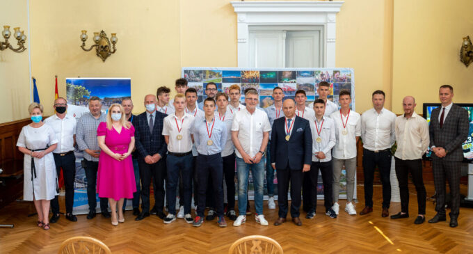 Prezydent pogratulował młodym Mistrzom Polski w piłce siatkowej (FOTO)
