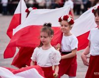 Dzień Flagi Rzeczypospolitej Polskiej w Tomaszowie (ZDJĘCIA)